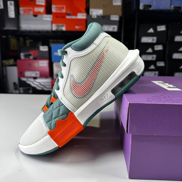 NIKE LEBRON WITNESS 8 VIII Sail/orange/orange FB2239-101 Men's Shoe Size 7 NEW